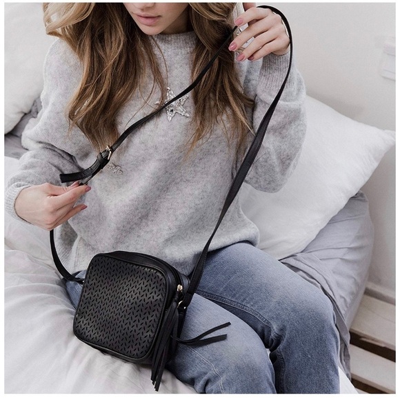 Summer & Rose Delilah Laser Cut Crossbody in Black. PVC. Summer, casual - Picture 2 of 8